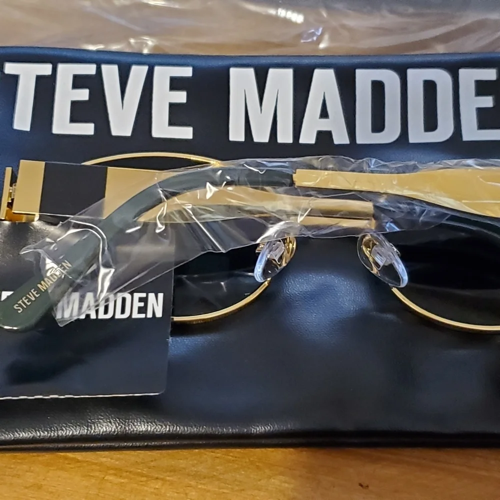 Steve Madden Gold Frame Sunglasses MYSTIE. UV PROTECTION GREEN BLUE LENSE. NWT